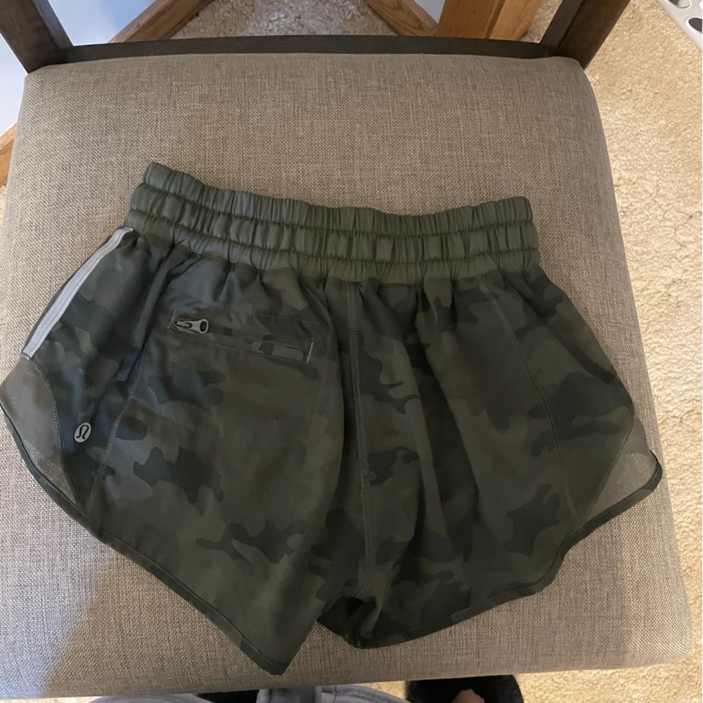 LULULEMON CAMO RETIRED SHORTS SIZE 2